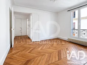 Apartment in Paris (75009)