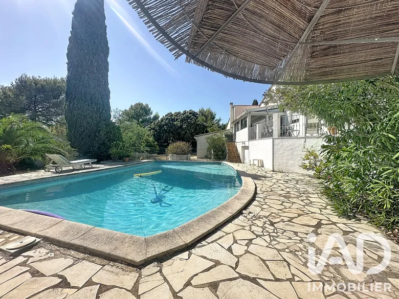 Maison 7 pièces 184 m² · à Saint-Geniès-des-Mourgues · 184 m² · 549 000 €