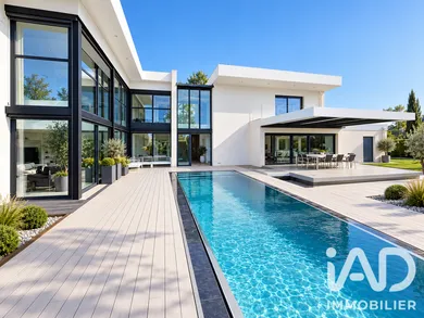 Architectural house in Pessac (33600)