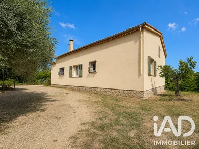 Maison traditionnelle à Tanneron (83440)