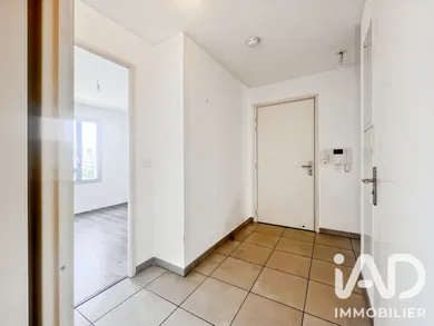 Apartment in Bordeaux (33300)