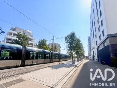 Apartment in Bordeaux (33300)