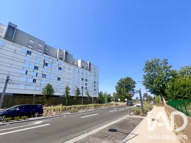 Apartment in Bordeaux (33300)