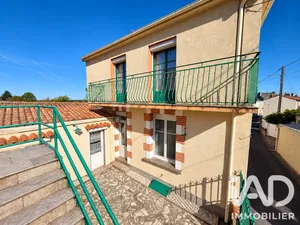 Townhouse in Parthenay (79200)