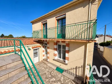 Townhouse in Parthenay (79200)