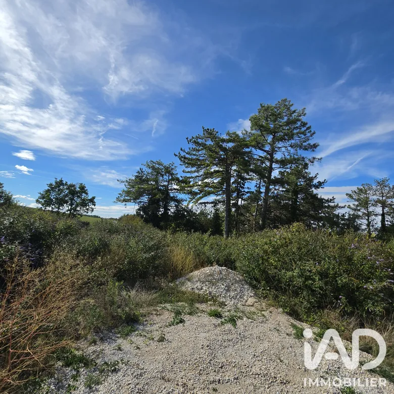 Terrain 750 m² · à Macey · 68 000 €