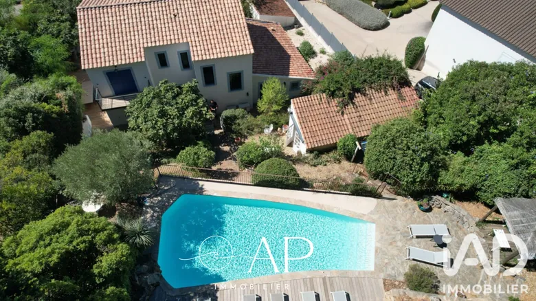 Maison 7 pièces 182 m² · à Carqueiranne · 182 m² · 1 590 000 €