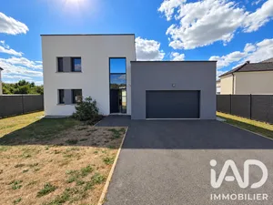 Architectural house in Aiglemont (08090)