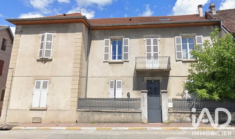 Appartement 4 pièces 118 m² · à Saint-Genix-les-Villages · 118 m² · 206 000 €