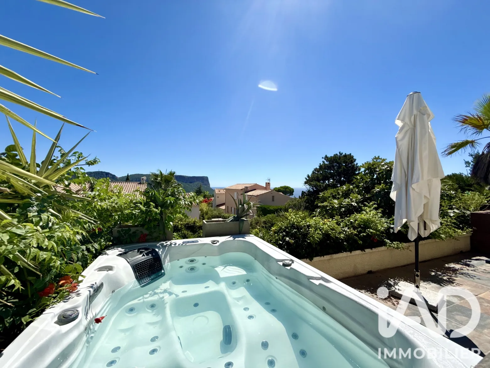 Vente appartement à Cassis (13260) : studio 2 pièces 49 m² - 2110373 — 2