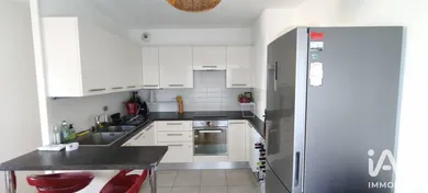 Apartment in Bordeaux (33300)