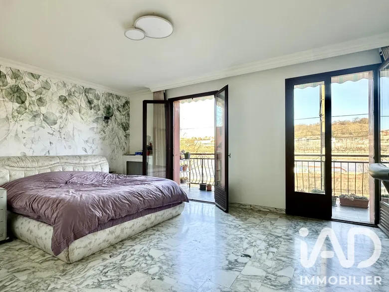 Maison 8 pièces 161 m² · à Villeneuve-le-Roi · 161,5 m² · 450 000 €