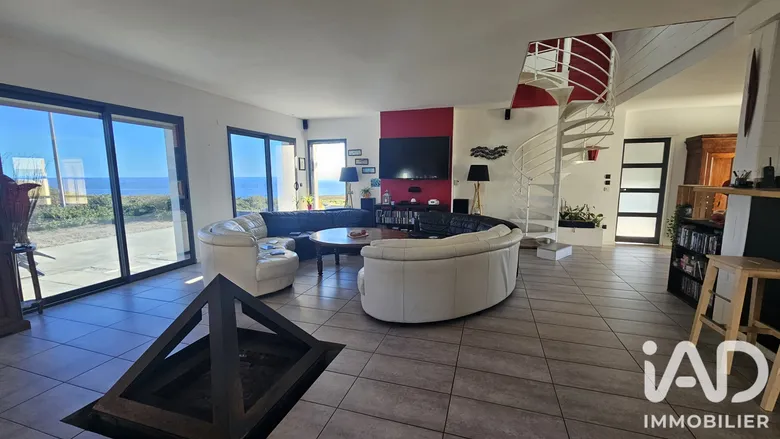 Maison 11 pièces 355 m² · à Plogoff · 355 m² · 790 000 €
