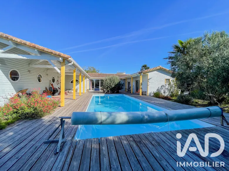 Maison 6 pièces 151 m² · à Charron · 151 m² · 350 000 €