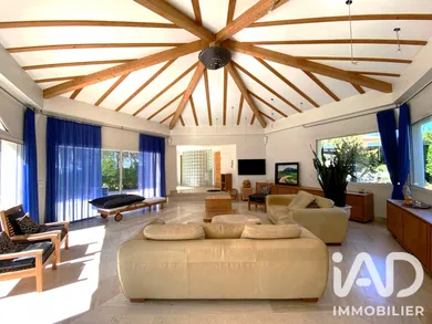 Architectural house in Carpentras (84200)