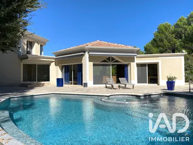 Architectural house in Carpentras (84200)