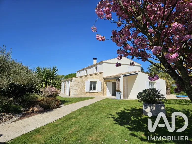 Maison 8 pièces 168 m² · à Saint-Agnant · 168 m² · 476 900 €