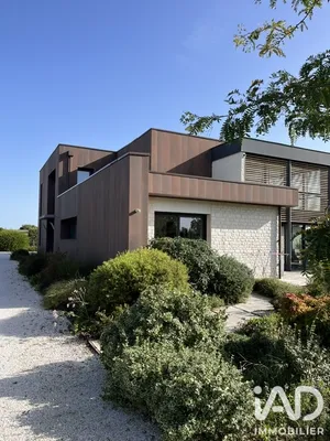 Architectural house in Saint-Georges-de-Montaigu (85600)