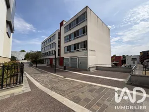 Building in Val-de-Reuil (27100)