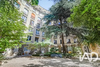 Apartment in Paris (75017)