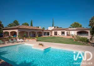 Maison à Roquebrune-sur-Argens (83520)