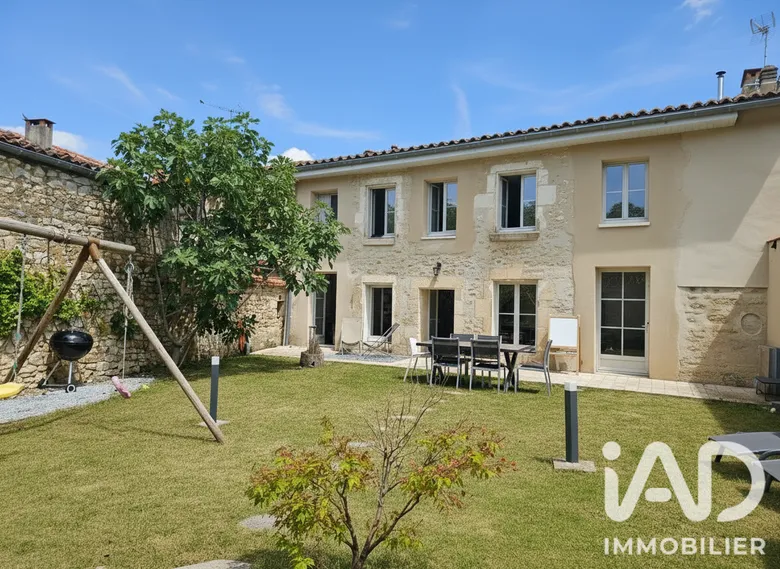 Maison 5 pièces 144 m² · à La Rochefoucauld · 144 m² · 293 000 €