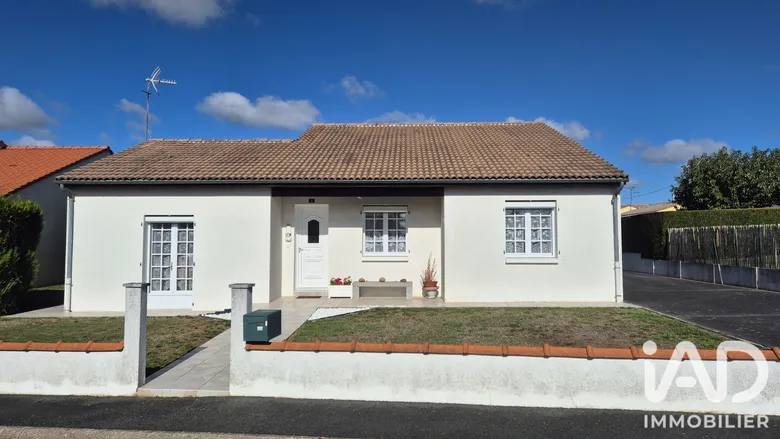 Maison 5 pièces 105 m² · à Saint-Pierre-des-Échaubrognes · 105 m² · 187 200 €