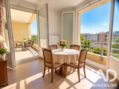Apartment in Cusset (03300)