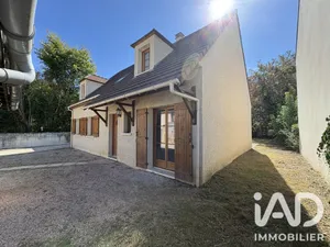 Traditional house in Écouen (95440)