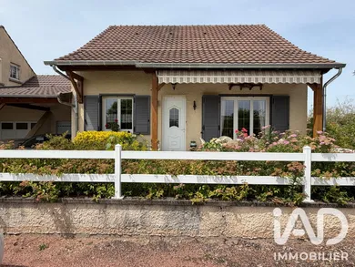 Traditional house in Vitry-en-Charollais (71600)