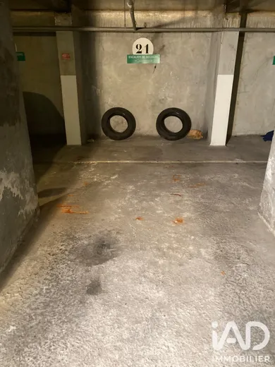 Parking in Paris (75016)