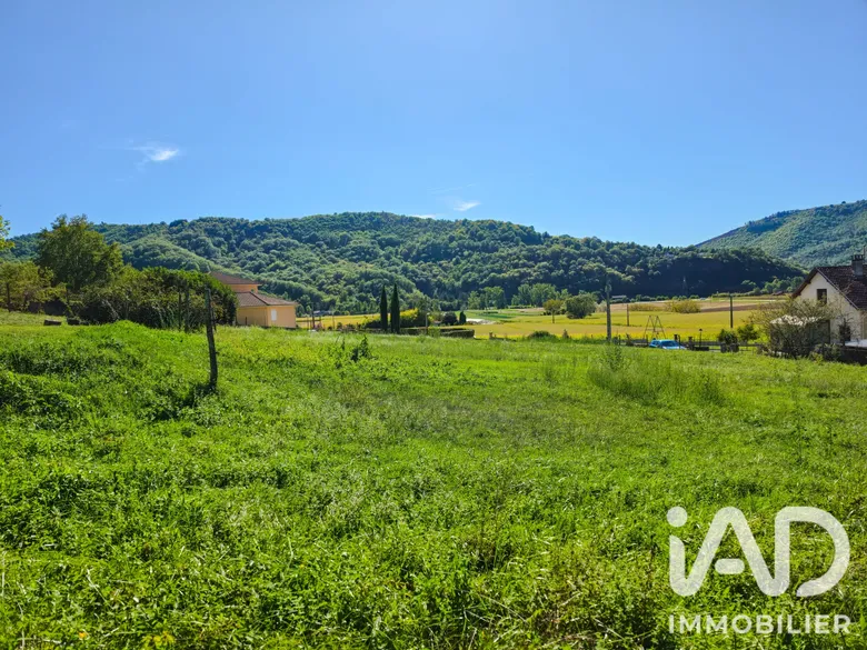 Terrain 3515 m² · à Livinhac-le-Haut · 59 000 €