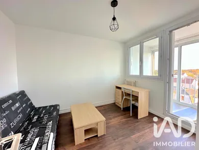 Apartment in Saint-Cyr-l'École (78210)