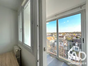 Apartment in Saint-Cyr-l'École (78210)