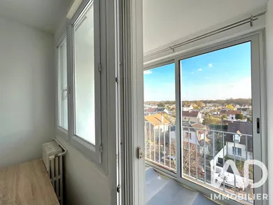 Apartment in Saint-Cyr-l'École (78210)