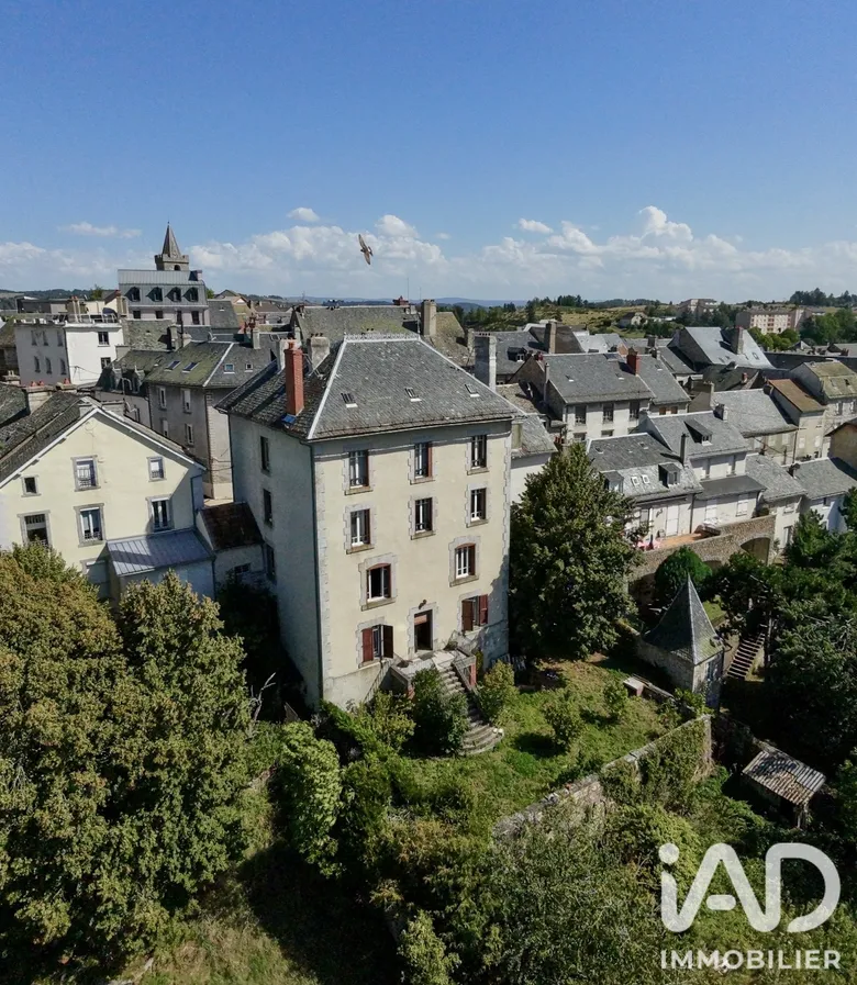 Maison 3 pièces 325 m² · à St Chely d'Apcher · 325 m² · 160 000 €