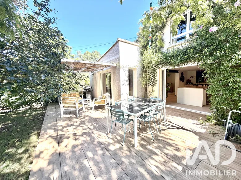 Maison 8 pièces 187 m² · à Saint-Laurent-des-Arbres · 187 m² · 557 000 €