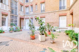 Apartment in Paris (75017)