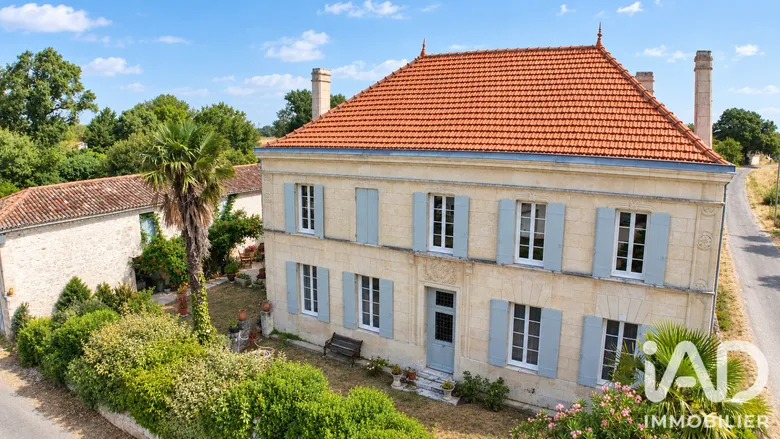 Maison 8 pièces 272 m² · à Corme-Écluse · 272 m² · 624 000 €