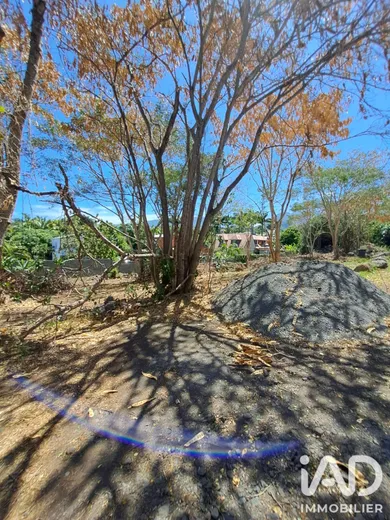 Building plot in Entre-Deux (97414)