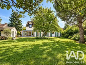 Village house in Montfort-l'Amaury (78490)