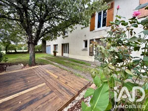 Maison de campagne à Saint-Georges-de-Noisné (79400)