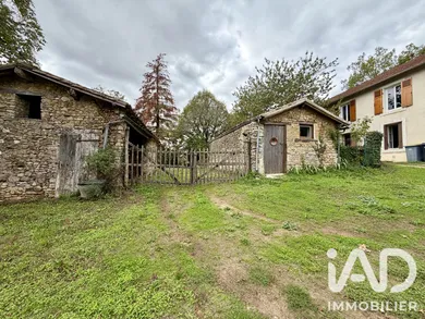 Maison de campagne à Saint-Georges-de-Noisné (79400)