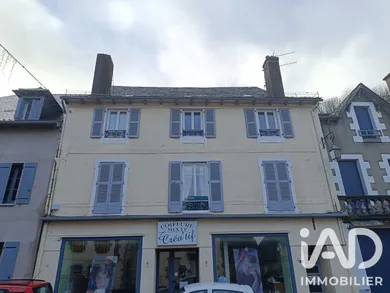 Building in Saint-Cernin (15310)