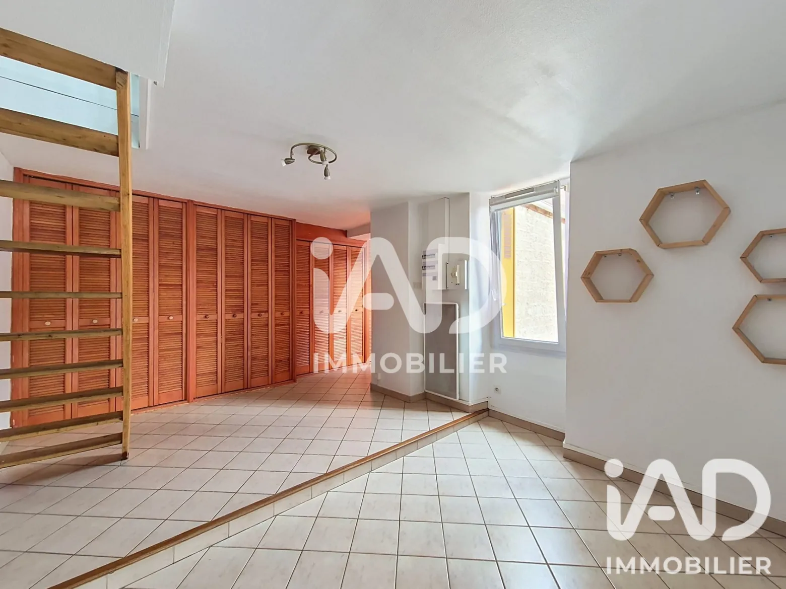 Vente appartement à Corbeil-Essonnes (91100) : appartement 2 pièces 55 m² - 2108702 — 2