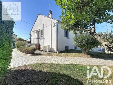 Maison à Villeneuve-sur-Allier (03460)