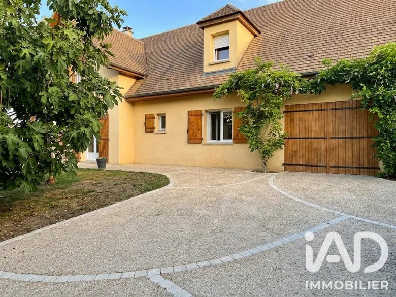 Maison 5 pièces 172 m² · à Saint-Ambreuil · 172 m² · 315 000 €