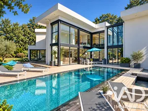 Architectural house in Pessac (33600)
