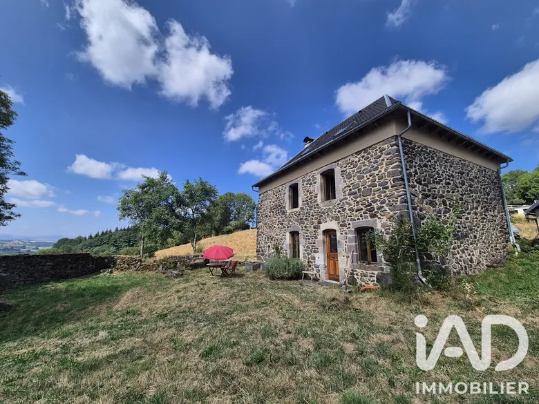 Maison 4 pièces 160 m² · à Marcenat · 160 m² · 253 000 €