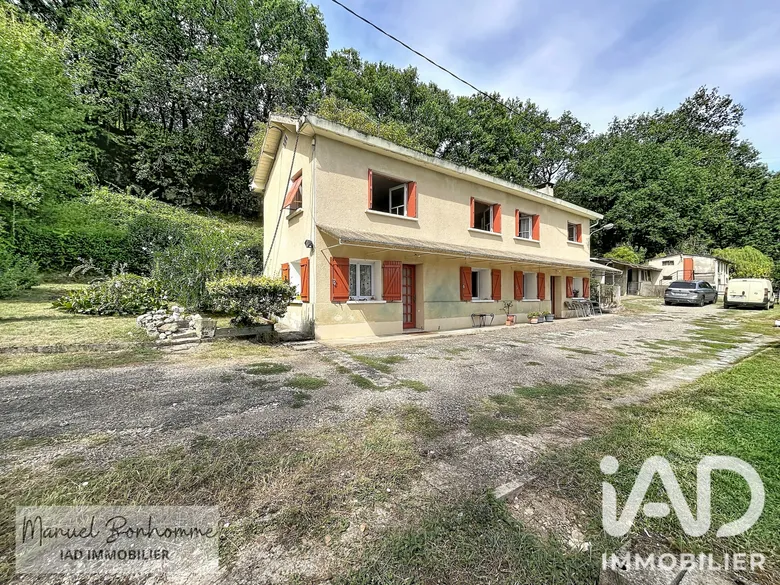 Maison 4 pièces 160 m² · à Saint-Hilaire-de-Lusignan · 160 m² · 170 000 €